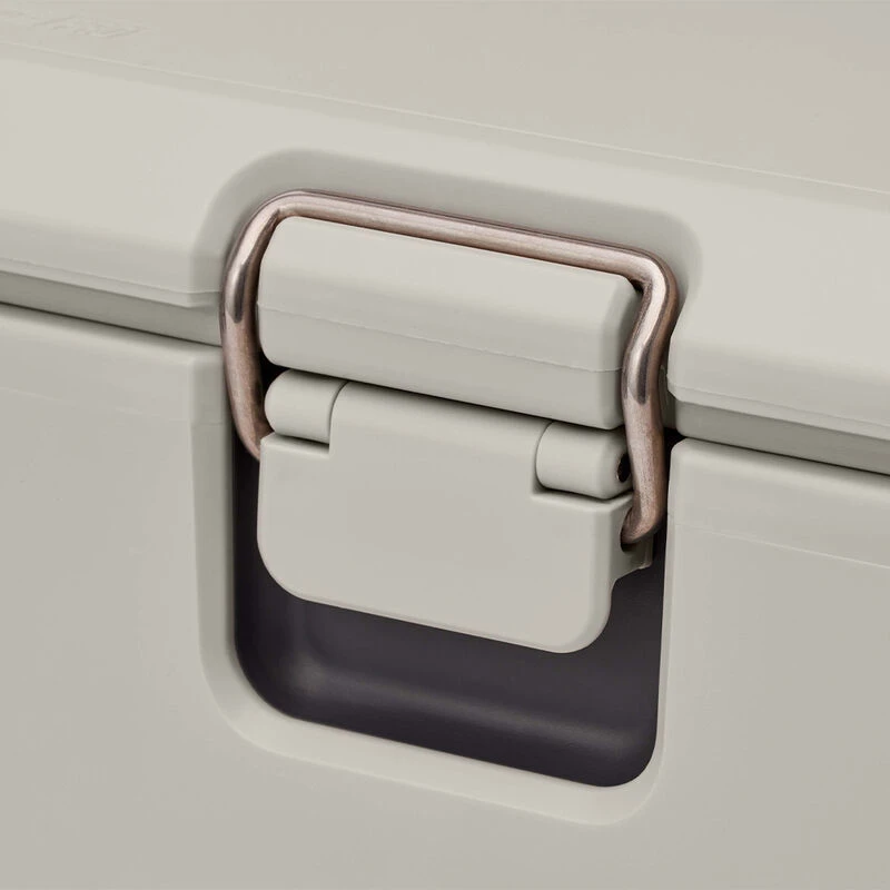 Coleman Pro 9-Quart Hard Cooler 9 Coleman Pro 9-Quart Hard Cooler - Image 7