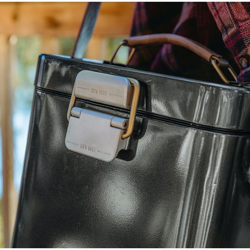 Coleman 1900 Collection 11-Quart Steel-Belted Cooler 6 Coleman 1900 Collection 11-Quart Steel-Belted Cooler - Image 4